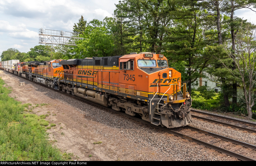 BNSF 7345, 5382, 3860, and 775 westbound Z-train on BNSF 